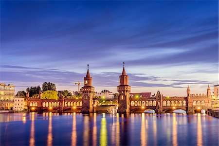 simsearch:6126-08644568,k - Germany, Berlin, Illuminated Oberbaum Bridge and reflections in river Stock Photo - Premium Royalty-Free, Code: 6126-08644553