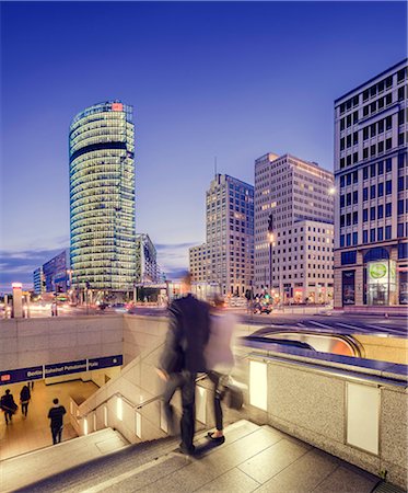 simsearch:6126-08644579,k - Germany, Berlin, Potsdamer Platz, Entrance to Berlin Potsdamer Platz station at dusk Photographie de stock - Premium Libres de Droits, Code: 6126-08644568