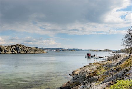 Sweden, West Coast, Bohuslan, Grundsund, Raggardsvik, Bay of water with pier Foto de stock - Sin royalties Premium, Código: 6126-08644594