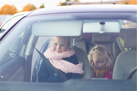 seat belt baby in the car - Finland, Helsinki, Girls (6-7, 8-9) in car Stock Photo - Premium Royalty-Free, Code: 6126-08644747