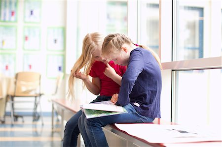 Finland, Girls (8-9) at school Photographie de stock - Premium Libres de Droits, Code: 6126-08644763