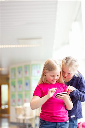 student phone school - Finland, Girls (8-9) at school Stock Photo - Premium Royalty-Free, Code: 6126-08644765