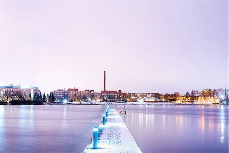 simsearch:6126-08644873,k - Finland, Pirkanmaa, Tampere, Pyhajarvi, Illuminated pier over lake at dusk Foto de stock - Sin royalties Premium, Código: 6126-08644925