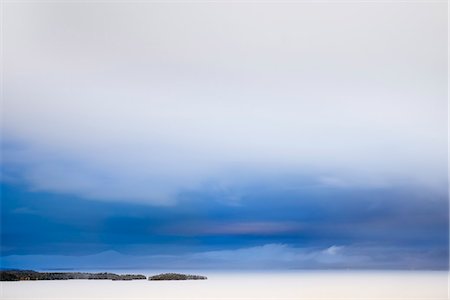 simsearch:6126-08644372,k - Finland, Pirkanmaa, Tampere, Nasijarvi, Frozen lake under cloudy sky at dusk Foto de stock - Sin royalties Premium, Código: 6126-08644929