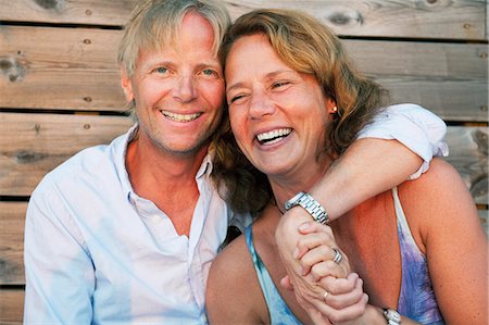 sodermanland - Sweden, Stockholm, Sodermanland, Dalaro, Portrait of mature couple embracing Foto de stock - Sin royalties Premium, Código: 6126-08658947