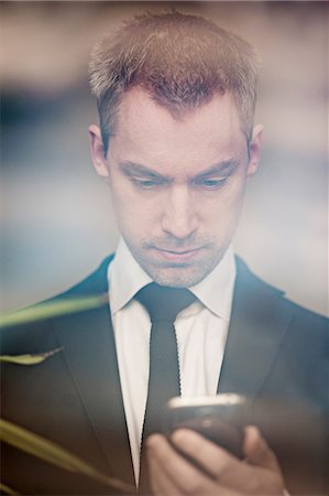 simsearch:6126-08644036,k - Sweden, Mid adult man using smart phone Stock Photo - Premium Royalty-Free, Code: 6126-08658925