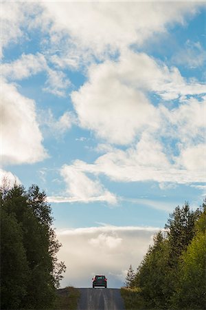 simsearch:6126-08643896,k - Sweden, Harjedalen, Storsjo, Car on road between pine trees Stockbilder - Premium RF Lizenzfrei, Bildnummer: 6126-08659084