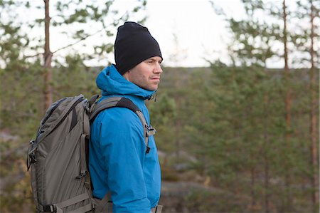 simsearch:6126-08659254,k - Sweden, Vasterbotten, Umea, Side view of man looking away Fotografie stock - Premium Royalty-Free, Codice: 6126-08659286