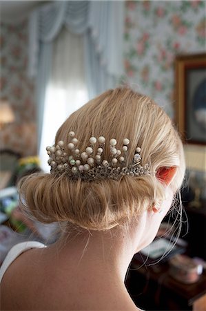 simsearch:6126-08635073,k - Sweden, Close up of bride's hairstyle Stockbilder - Premium RF Lizenzfrei, Bildnummer: 6126-08635070