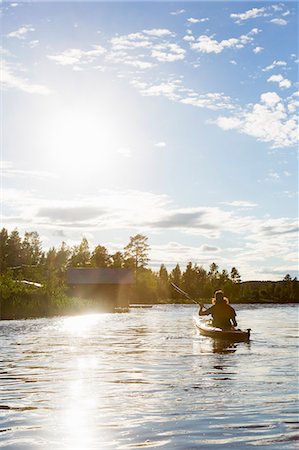 simsearch:6102-08329592,k - Sweden, Medelpad, Sundsvall, Juniskar, Mid adult man in canoe Photographie de stock - Premium Libres de Droits, Code: 6126-08635212