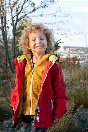 simsearch:6126-08644715,k - Sweden, Vastra Gotaland, Gothenburg, Portrait of girl (2-3) wearing red jacket Foto de stock - Sin royalties Premium, Código: 6126-08635459