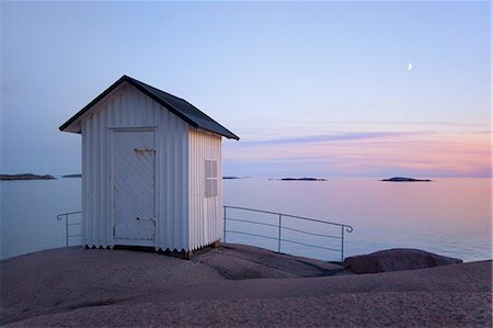 simsearch:6126-08636266,k - Sweden, Bohuslan, Lysekil, Beach house by sea Stockbilder - Premium RF Lizenzfrei, Bildnummer: 6126-08635428