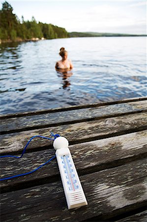 simsearch:6126-08636185,k - Sweden, Dalarna, Teenage girl (16-17) swimming in lake Foto de stock - Sin royalties Premium, Código: 6126-08635501