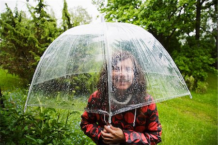 Sweden, Dalarna, Portrait of woman wearing spotted raincoat Foto de stock - Sin royalties Premium, Código: 6126-08635506