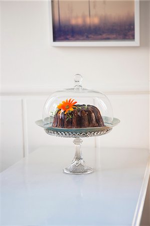 simsearch:614-06814103,k - Chocolate cake on table Stock Photo - Premium Royalty-Free, Code: 6126-08635671