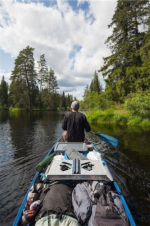 simsearch:6126-09103872,k - Sweden, Vastmanland, Svartalven, Man paddling canoe along river Foto de stock - Sin royalties Premium, Código: 6126-08635815