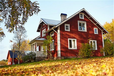 simsearch:6126-08635078,k - Sweden, Vastra Gotaland, House in autumn Photographie de stock - Premium Libres de Droits, Code: 6126-08635991