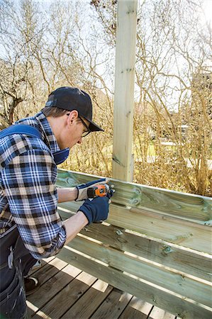 simsearch:6126-08635078,k - Sweden, Vastergotland, Man working with drill at construction site Photographie de stock - Premium Libres de Droits, Code: 6126-08636068