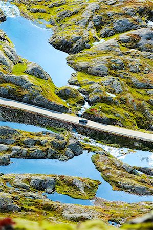 simsearch:6126-08636296,k - Norway, More og Romsdal, Sunnmore, Elevated view of Geirangerfjord with lone car driving along Trollstigen road Foto de stock - Royalty Free Premium, Número: 6126-08636288