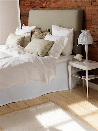 simsearch:6126-08643785,k - Sweden, Bedroom with wood and white color theme Photographie de stock - Premium Libres de Droits, Code: 6126-08636239