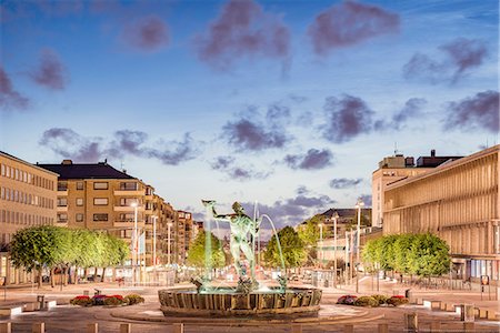 simsearch:6126-08636410,k - Sweden, Gothenburg, Gotaplatsen with Poseidon statue at dusk Stock Photo - Premium Royalty-Free, Code: 6126-08636390