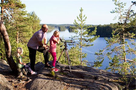 simsearch:6126-08636742,k - Finland, Laukas, Sarakallio, Father and daughters (4-5, 6-7, 8-9) birdwatching Stock Photo - Premium Royalty-Free, Code: 6126-08636550