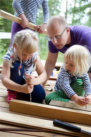 simsearch:6126-08636742,k - Finland, Tammerfors, Ruovesi, Father and daughters (2-3, 6-7) at summer house Stock Photo - Premium Royalty-Free, Code: 6126-08636555