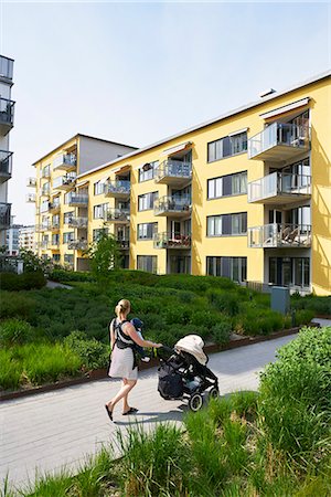 simsearch:6126-08635332,k - Sweden. Sodermanland, Hammarby Sjostad, Woman pushing baby carriage Stockbilder - Premium RF Lizenzfrei, Bildnummer: 6126-08781101