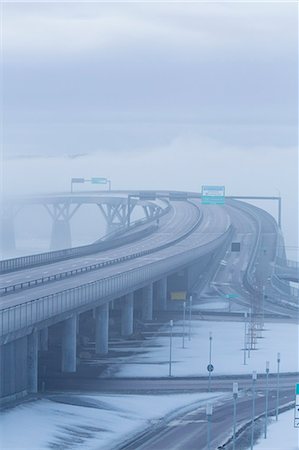 simsearch:6126-08643317,k - Sweden, Medelpad, Sundsvall, Elevated highway in fog Fotografie stock - Premium Royalty-Free, Codice: 6126-08781119