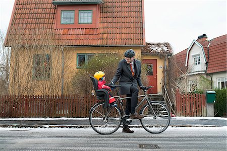 Sweden, Sodermanland, Stockholm, Man holding bicycle with son (2-3) on back seat Stockbilder - Premium RF Lizenzfrei, Bildnummer: 6126-08781123