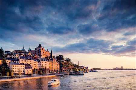 simsearch:6126-08636341,k - Sweden, Stockholm, Sodermalm, Sodermalarstrand, Waterfront at sunset Photographie de stock - Premium Libres de Droits, Code: 6126-08781490