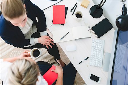 desk directly above - Finland, Women talking in office Stock Photo - Premium Royalty-Free, Code: 6126-08781547