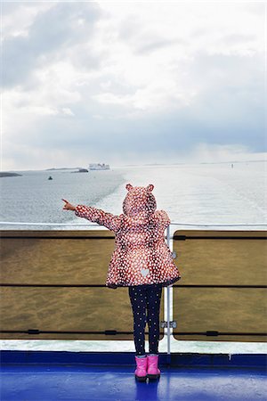 simsearch:6126-08643896,k - Rear view of girl on deck of ferry Stockbilder - Premium RF Lizenzfrei, Bildnummer: 6126-09102457