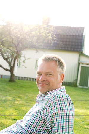 simsearch:6126-09102821,k - Smiling man in Kallandso, Sweden Foto de stock - Sin royalties Premium, Código: 6126-09102618