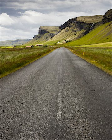 simsearch:6126-09102741,k - Road passing by Foss a Sidu waterfall in Iceland Stockbilder - Premium RF Lizenzfrei, Bildnummer: 6126-09102749