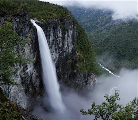 european waterfalls - Jotunheimen mountain range and Utladalen valley with Vettisfossen waterfall Foto de stock - Sin royalties Premium, Código: 6126-09102779