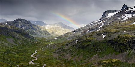 river & mountains - Jotunheimen range with Stolsnostinden mountain Stock Photo - Premium Royalty-Free, Code: 6126-09102786