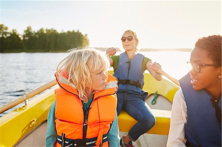 simsearch:6126-09103872,k - Woman and children in a rowboat Foto de stock - Sin royalties Premium, Código: 6126-09102952