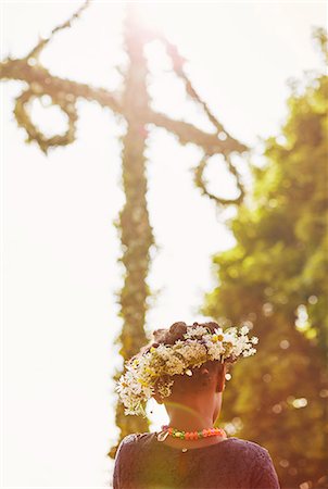 polish ethnicity (female) - Girl wearing a flower crown Stock Photo - Premium Royalty-Free, Code: 6126-09102963
