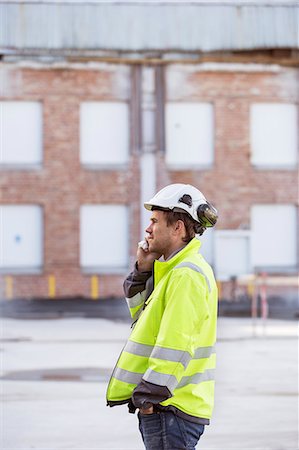 simsearch:6126-08644036,k - Man using smartphone in construction site Stock Photo - Premium Royalty-Free, Code: 6126-09102982