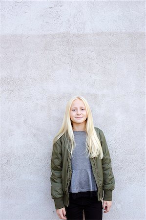scandinavian ethnicity (female) - Portrait of girl standing against concrete wall Stock Photo - Premium Royalty-Free, Code: 6126-09102998