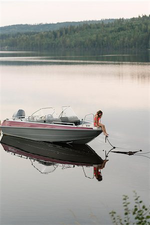 ethnic preteens swimwear girls - Girl sitting on boat Photographie de stock - Premium Libres de Droits, Code: 6126-09103101