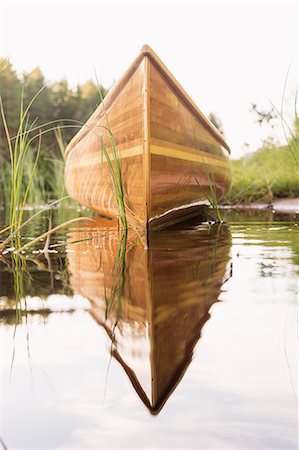 simsearch:6126-09102561,k - Wooden rowboat on lakeshore Photographie de stock - Premium Libres de Droits, Code: 6126-09103107