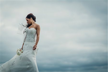 string of pearls for wedding - A bride outdoors with an overcast sky Stock Photo - Premium Royalty-Free, Code: 6126-09103551