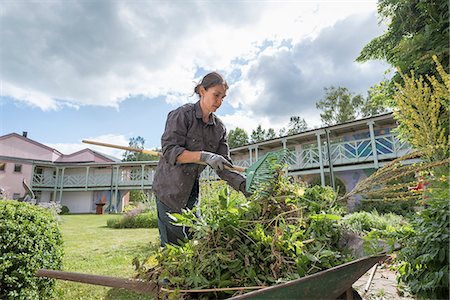 simsearch:649-08702075,k - A woman working in a garden Stock Photo - Premium Royalty-Free, Code: 6126-09103610