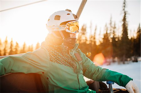 simsearch:6126-09102345,k - Man wearing goggles and helmet at sunset in Osterdalen, Norway Foto de stock - Sin royalties Premium, Código: 6126-09103711