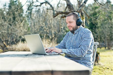 finnish ethnicity (male) - Mid adult man using laptop in garden Stock Photo - Premium Royalty-Free, Code: 6126-09104146