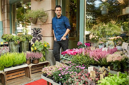 seller (male) - Florist standing in front of entrance of flower shop Stock Photo - Premium Royalty-Free, Code: 6126-09104251