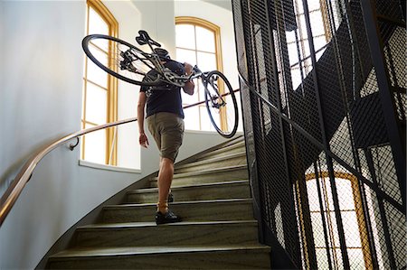 simsearch:6126-09104277,k - Cyclist carrying bicycle on steps Photographie de stock - Premium Libres de Droits, Code: 6126-09104270