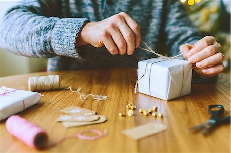 simsearch:6126-08636707,k - Man wrapping christmas gifts Stock Photo - Premium Royalty-Free, Code: 6126-09104204